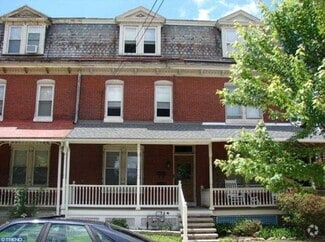 Building Photo - 320 Gay St
