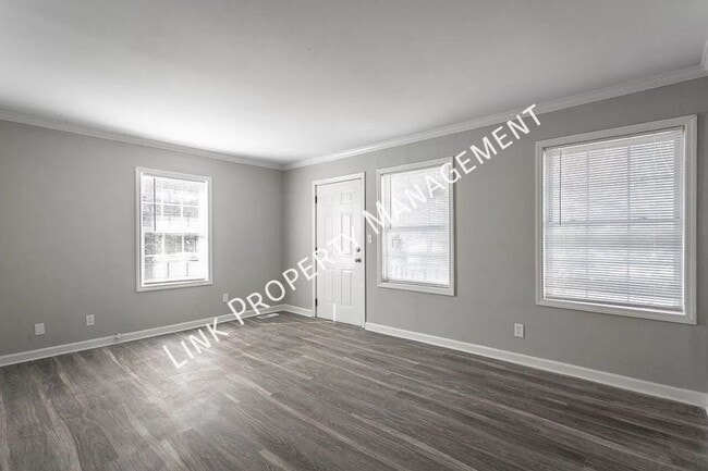 Building Photo - 2310 N Chamberlain Ave