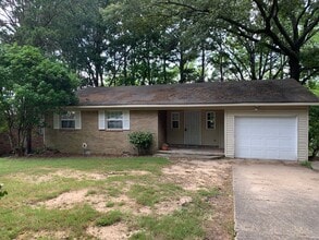 Building Photo - 1306 E Twin Lakes Dr