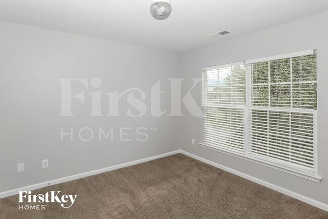 Foto del edificio - 4643 Maplecrest Pl