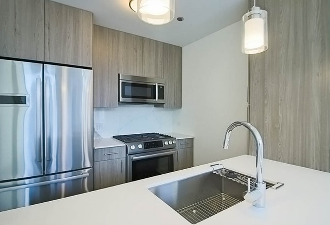 Building Photo - 485 North Park
