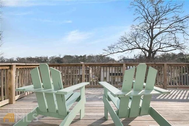 STUNNING VIEWS FROM REAR DECK - 717 Berne St SE