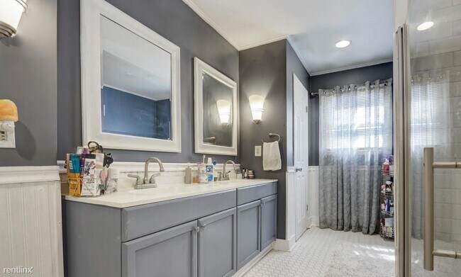Foto del edificio - 3 br, 2 bath House - 350 Liverpool Ave