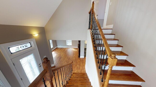 Building Photo - 207 16th St