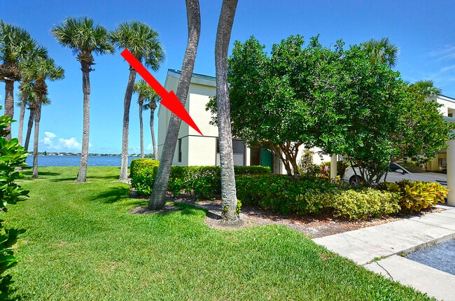 Building Photo - 1820 Tarpon Ln