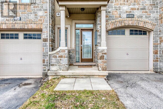 Photo du bâtiment - 2319 Stone Glen Crescent