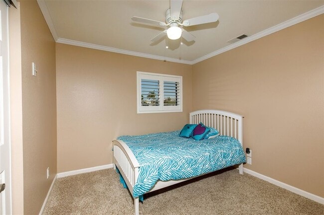 Building Photo - 395 Deep Dell Rd