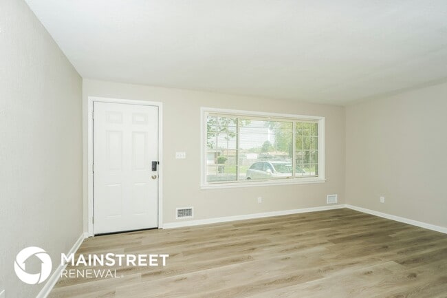 Building Photo - 6102 Jessamine Ln