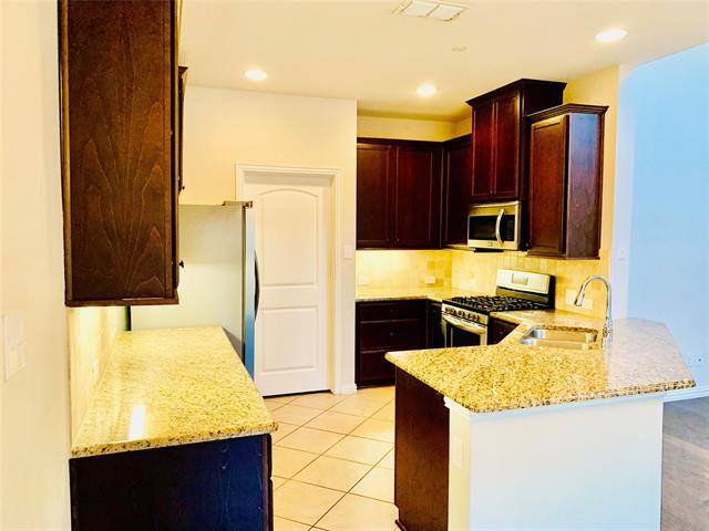 Foto del edificio - 912 Brookville Ct