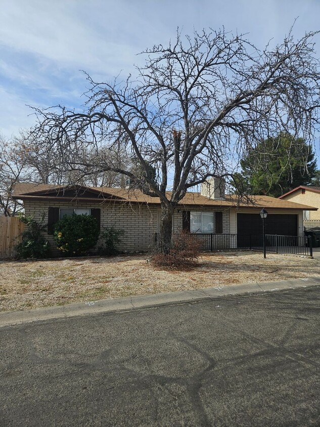 Foto principal - Charming 3BR House in Kingman