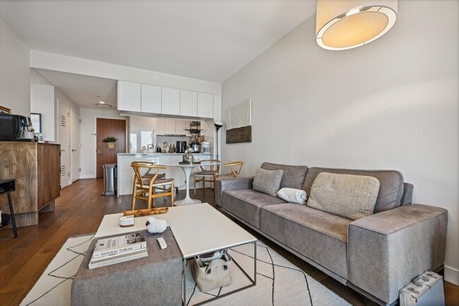 Building Photo - 99 Hudson St