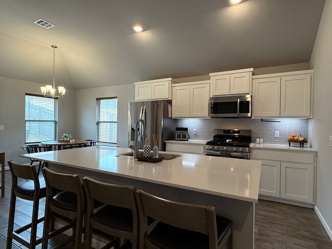 Building Photo - 4612 Prominence Dr