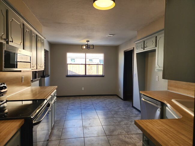 Foto del edificio - 1109 S Bouziden Dr