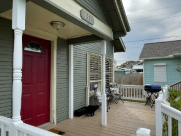 large front porch - 4311 Avenue Q 1/2