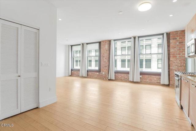 Building Photo - 460 S Spring St