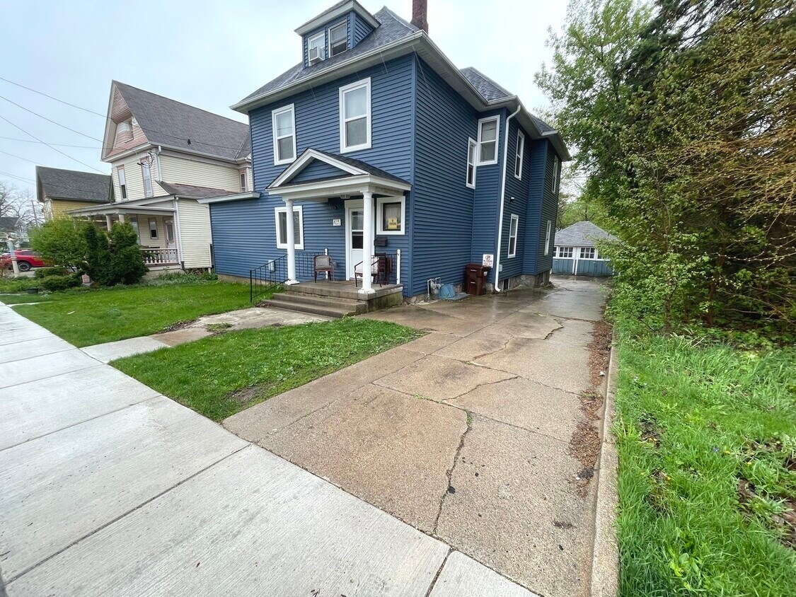 Primary Photo - 216 E South St