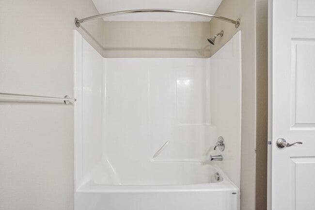 The River Bathroom - Stevens Creek Apartments