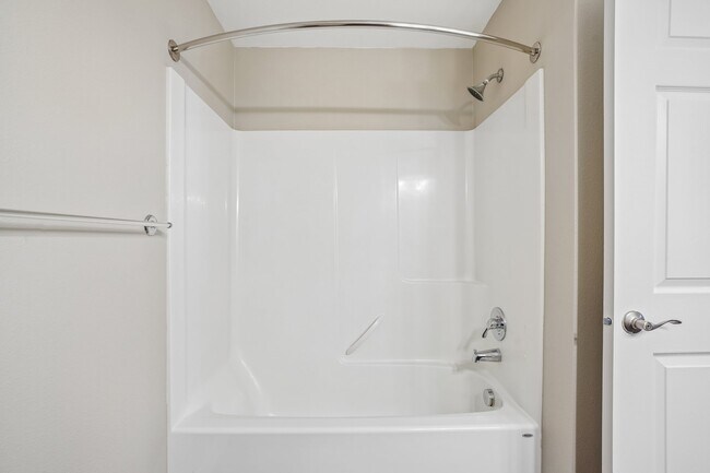 The River Bathroom - Stevens Creek Apartments