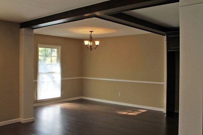 Building Photo - 5913 Windsor Dr