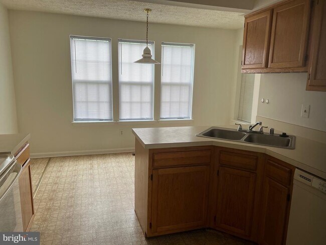 Building Photo - 1520 Murray Pl