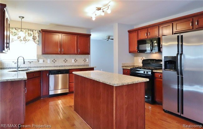 Foto del edificio - 8298 S Warwick Ct