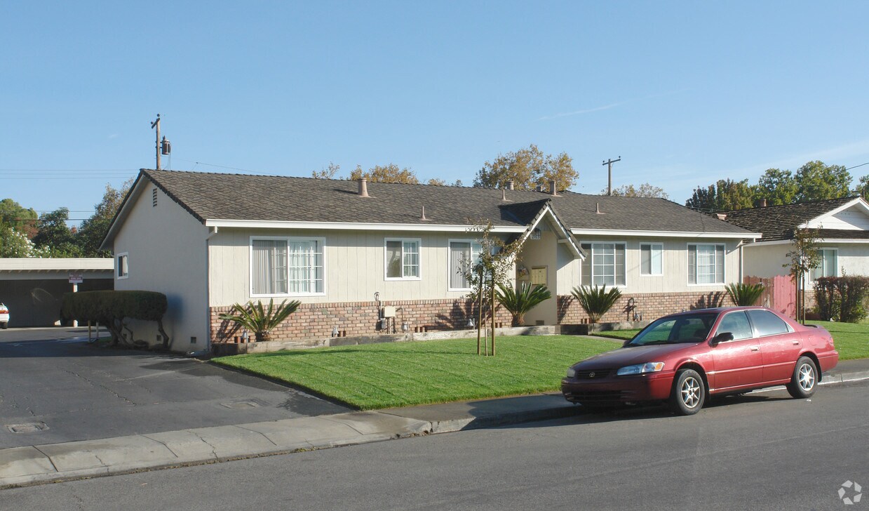 Primary Photo - 2165 Royal Drive