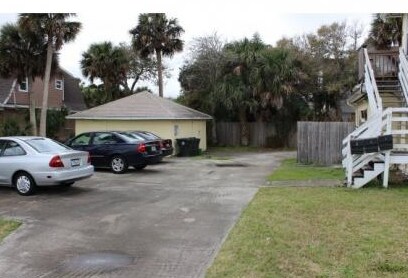 Building Photo - 941 N Wild Olive Ave