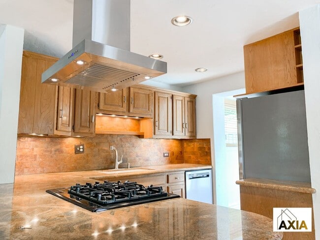 Building Photo - Exceptional Neighborhood!