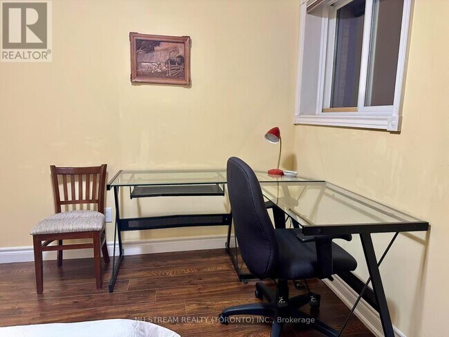 Photo du bâtiment - 115 Briggs Ave
