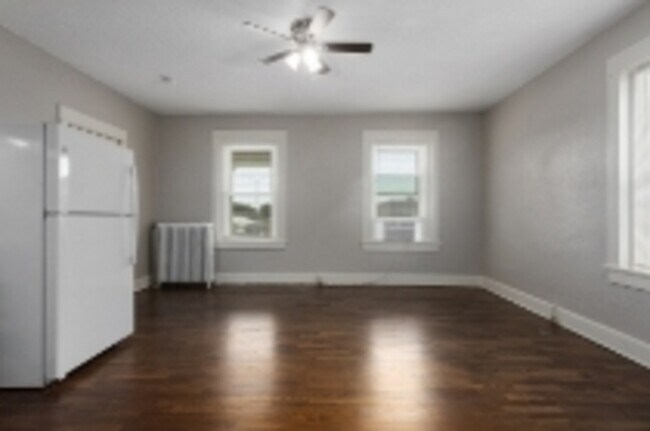 Foto del edificio - 204 E Franklin St