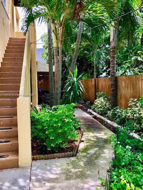 Foto del edificio - 578 NE 62nd St