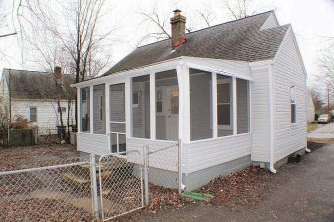 Building Photo - 3122 Pontiac St