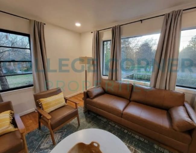 Foto del edificio - 285 Crepe Myrtle Cir