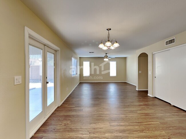 Foto del edificio - 16632 W Belleview St