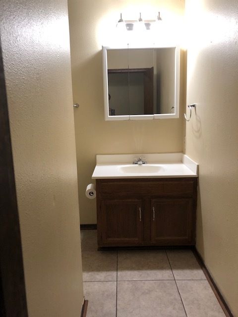 Building Photo - 1226 Park Dr