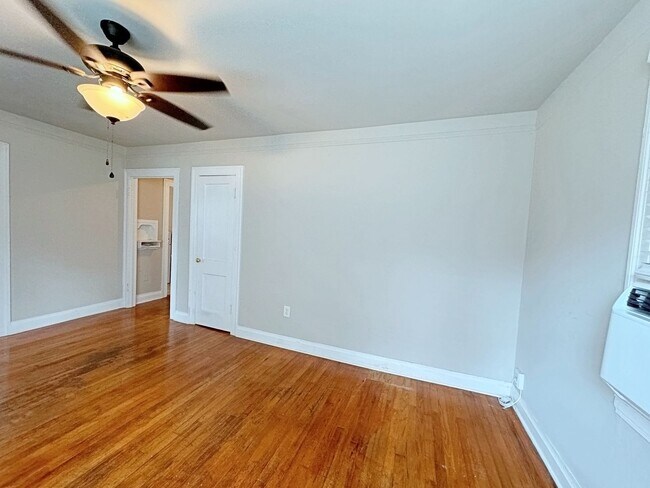 Building Photo - 1 Bedroom in Southdowns Available now`