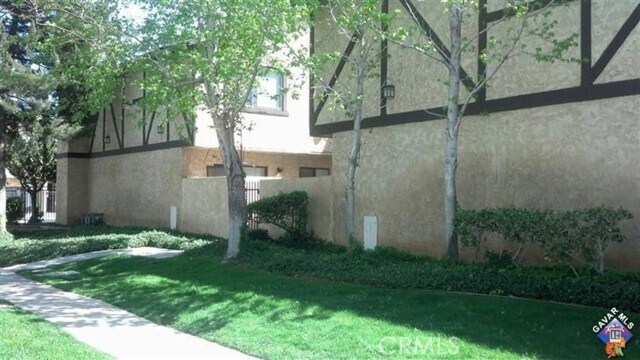 Building Photo - 1346 W Ave J4