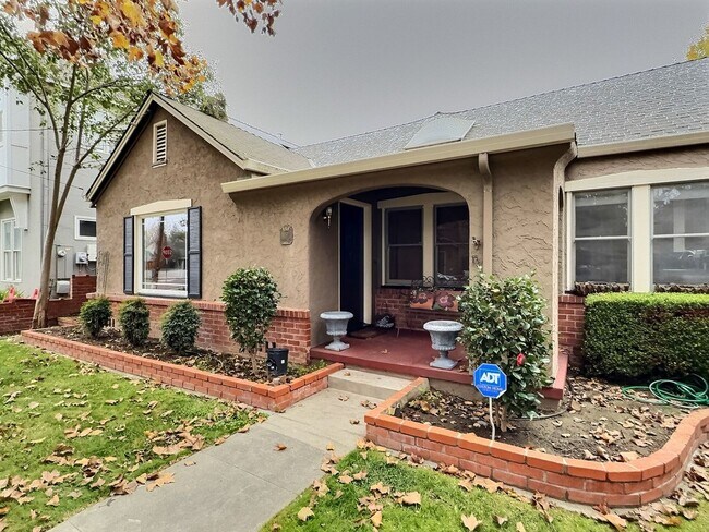 Foto del edificio - 3BD/2BA Classic Charming Home in Desirable Willow Glen