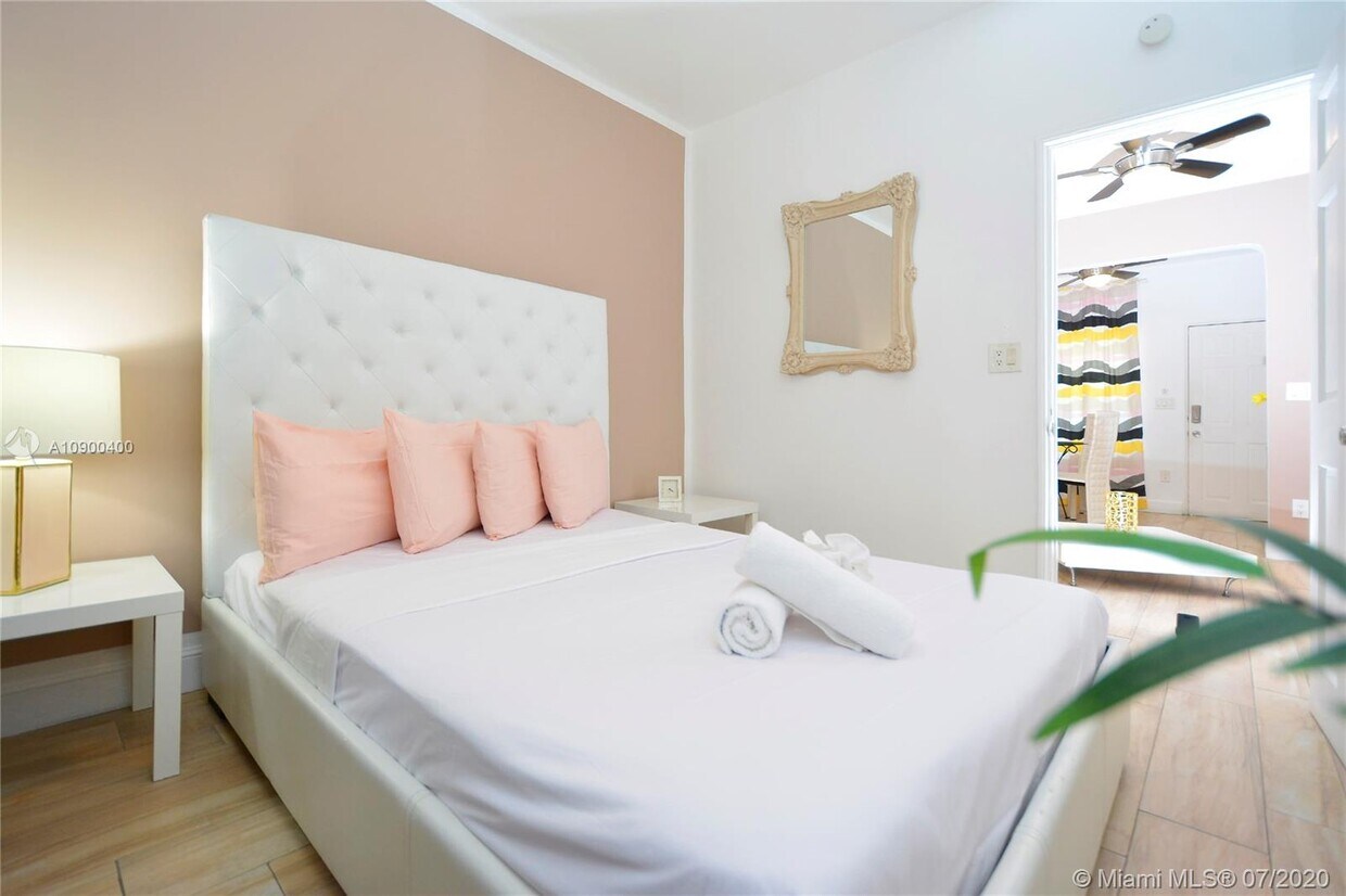 Building Photo - 720  Lenox Ave 9 Miami Beach Fl 33139