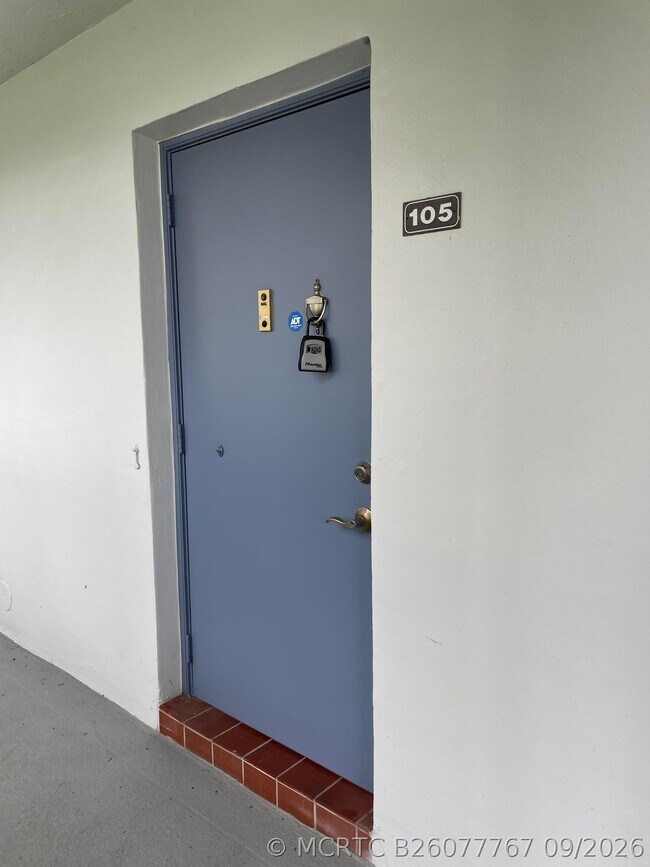 Foto del edificio - 4575 Lucerne Lakes Blvd W