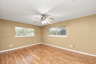 Building Photo - 1535 Pleasantville Dr