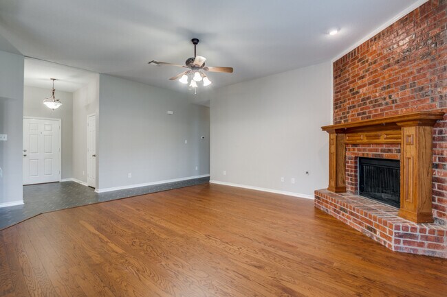 Building Photo - 1845 Avonlea Dr