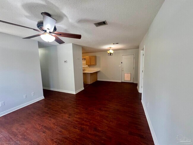 Foto del edificio - 6204 Silver Oak Dr