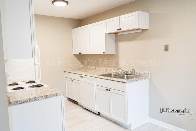 Building Photo - 129 Hillcrest Dr