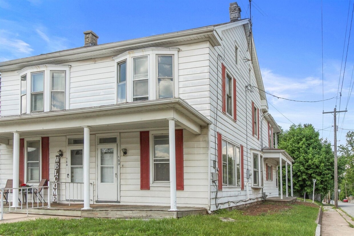 Primary Photo - Coming Soon! Bright 3 Bedroom, 1.5 Bath Ho...