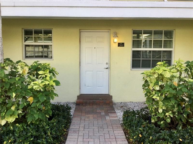 Foto principal - 2660 NE 8th Ave