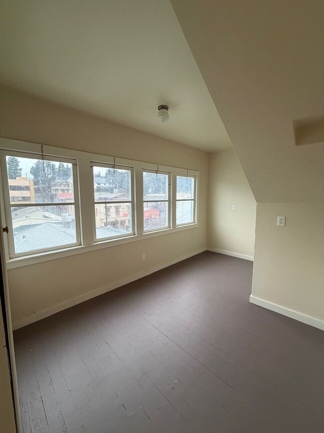 Building Photo - 64 N Stewart St