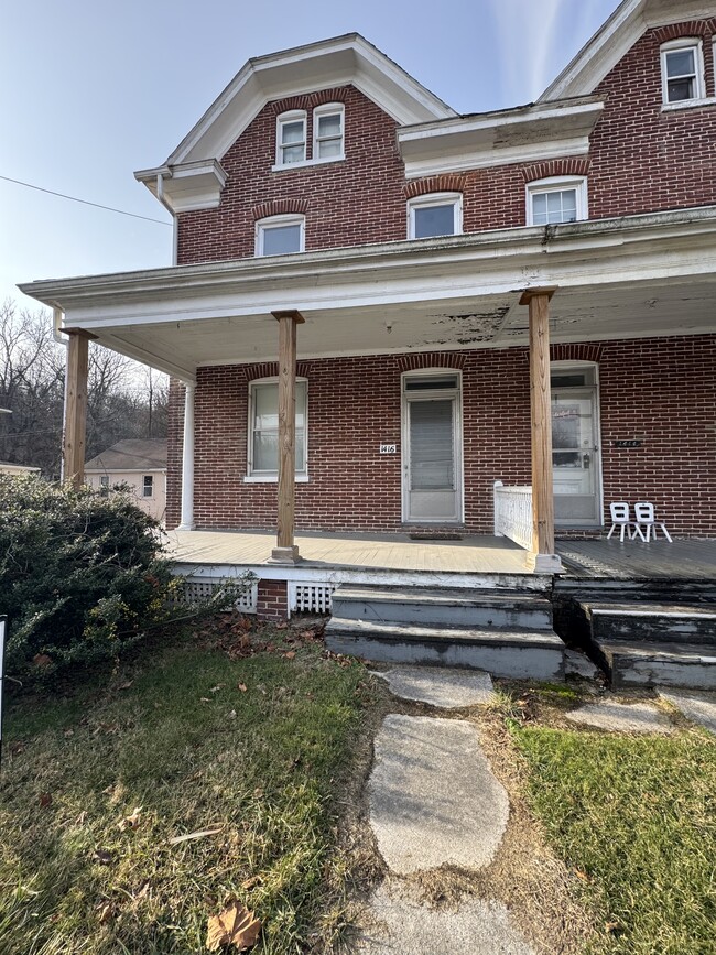 Building Photo - 1416 S George St