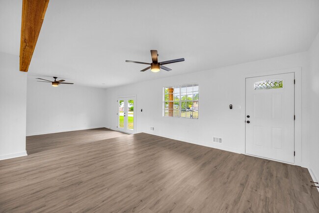 Foto del edificio - 2657 John Petree Rd
