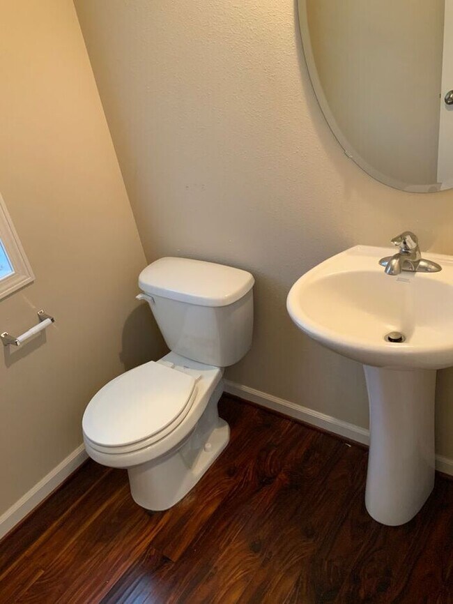 Foto del edificio - AVAILABLE NOW!! Puyallup 4bdr 2.5bath home...